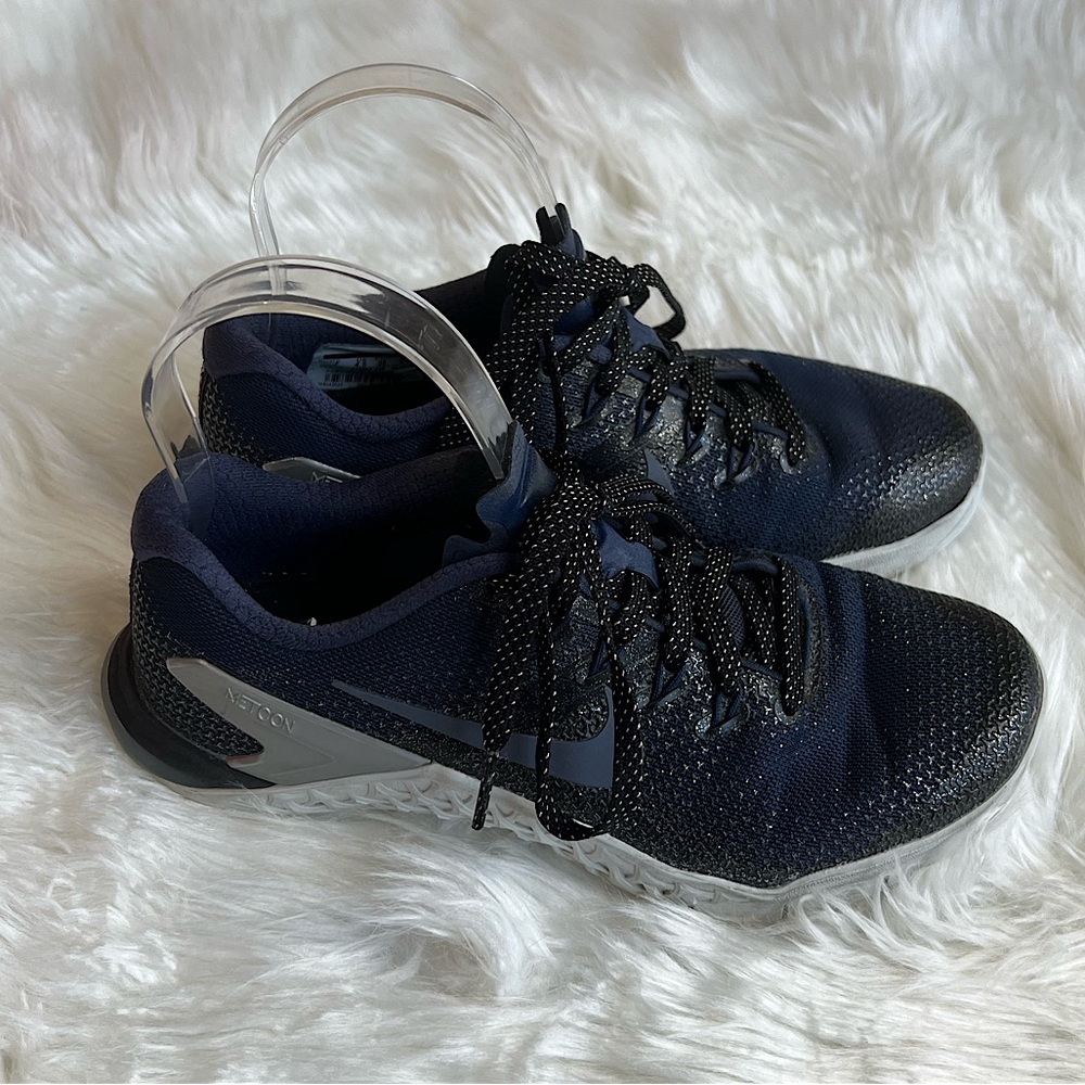 Nike Metcon women’s size 7 dark blue gray and gold speckled tennis running